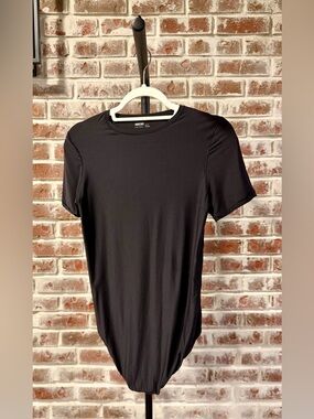 Classic Black Short Sleeve Bodysuit - Sleek Everyday Staple